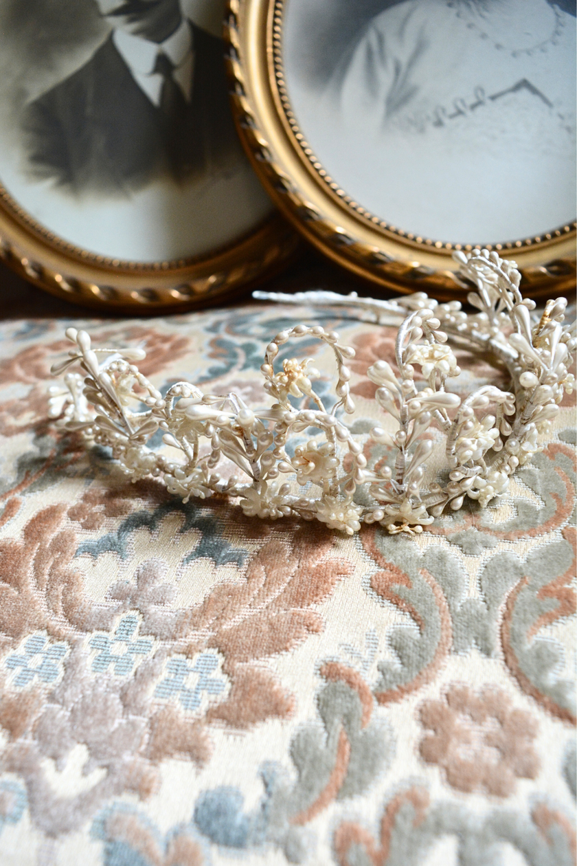 Couronne de Mariée Ancienne en Fleurs de Cire et Perles
