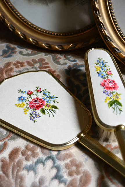 Set de Coiffure Vintage Doré à Broderie Fleurs