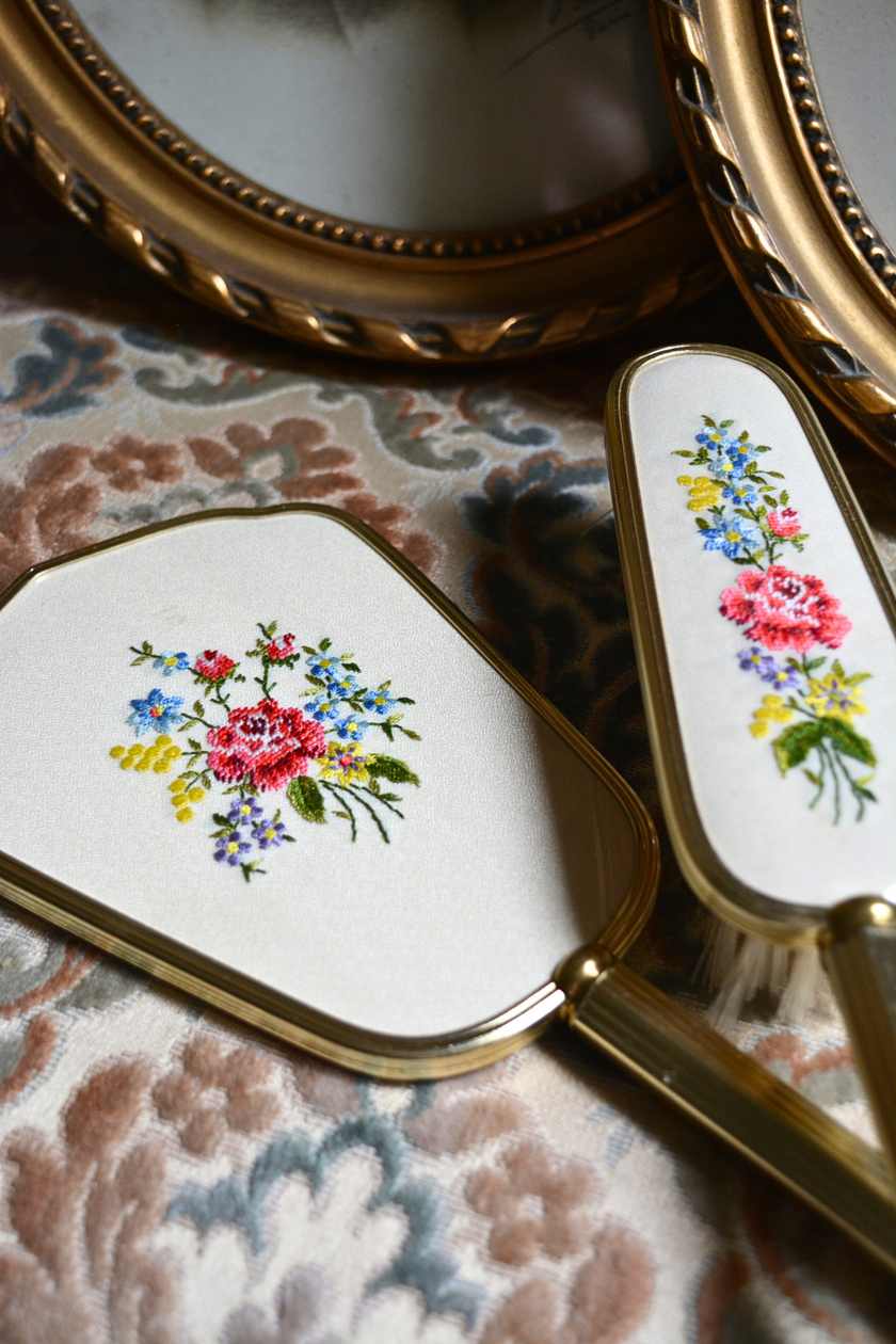 Set de Coiffure Vintage Doré à Broderie Fleurs