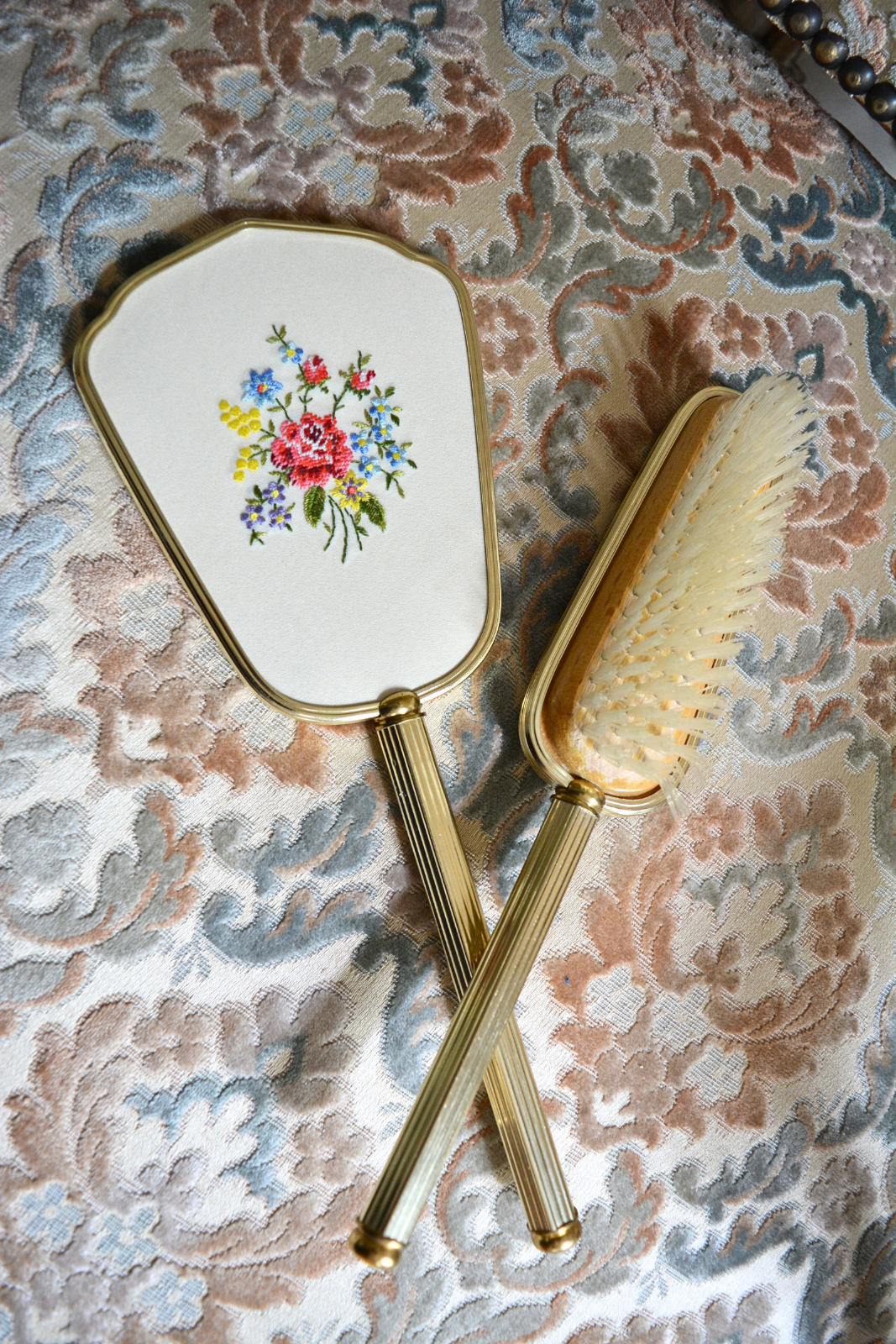 Set de Coiffure Vintage Doré à Broderie Fleurs