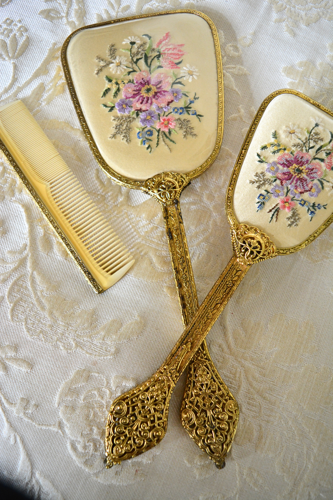 Set de Coiffure Vintage Doré Broderies Fleurs