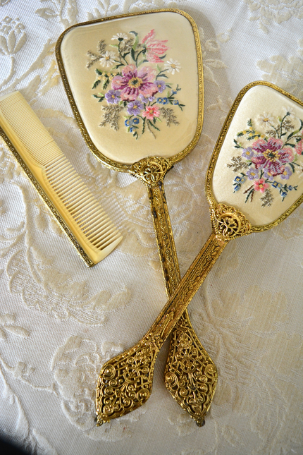 Set de Coiffure Vintage Doré Broderies Fleurs
