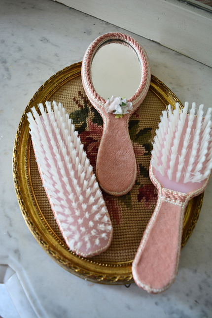 Set de Coiffure Ancien en Velours Rose