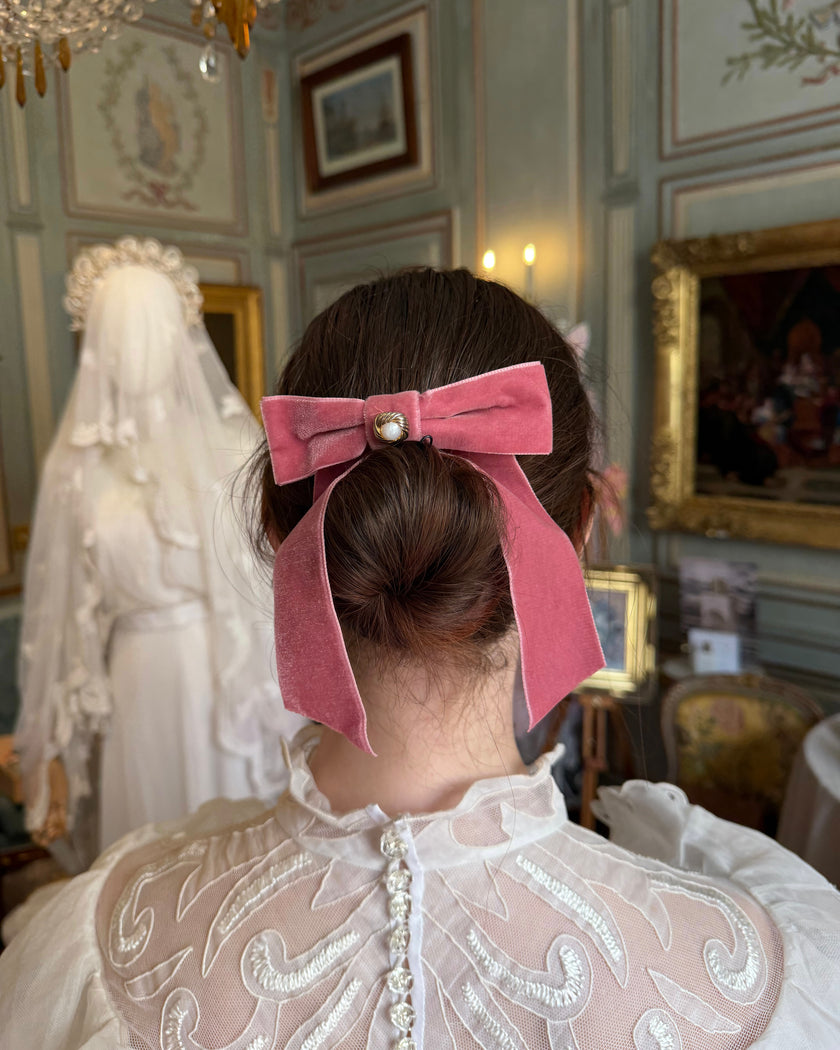 Le Noeud En Velours Rose