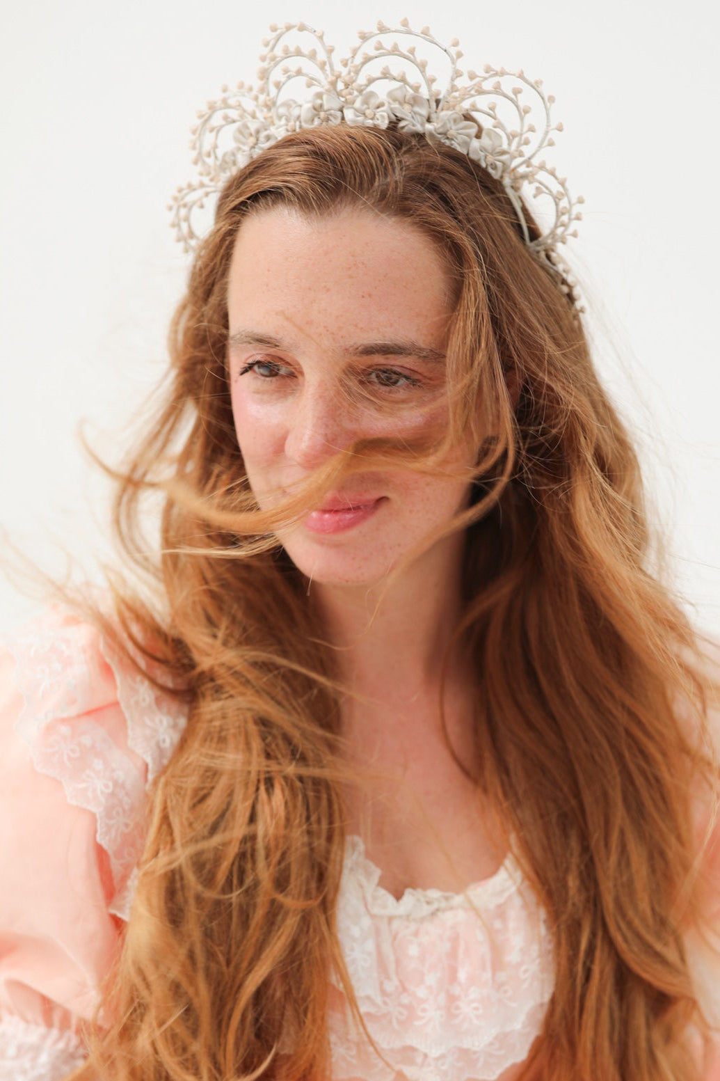 Couronne de Fleurs de Cire à Festons