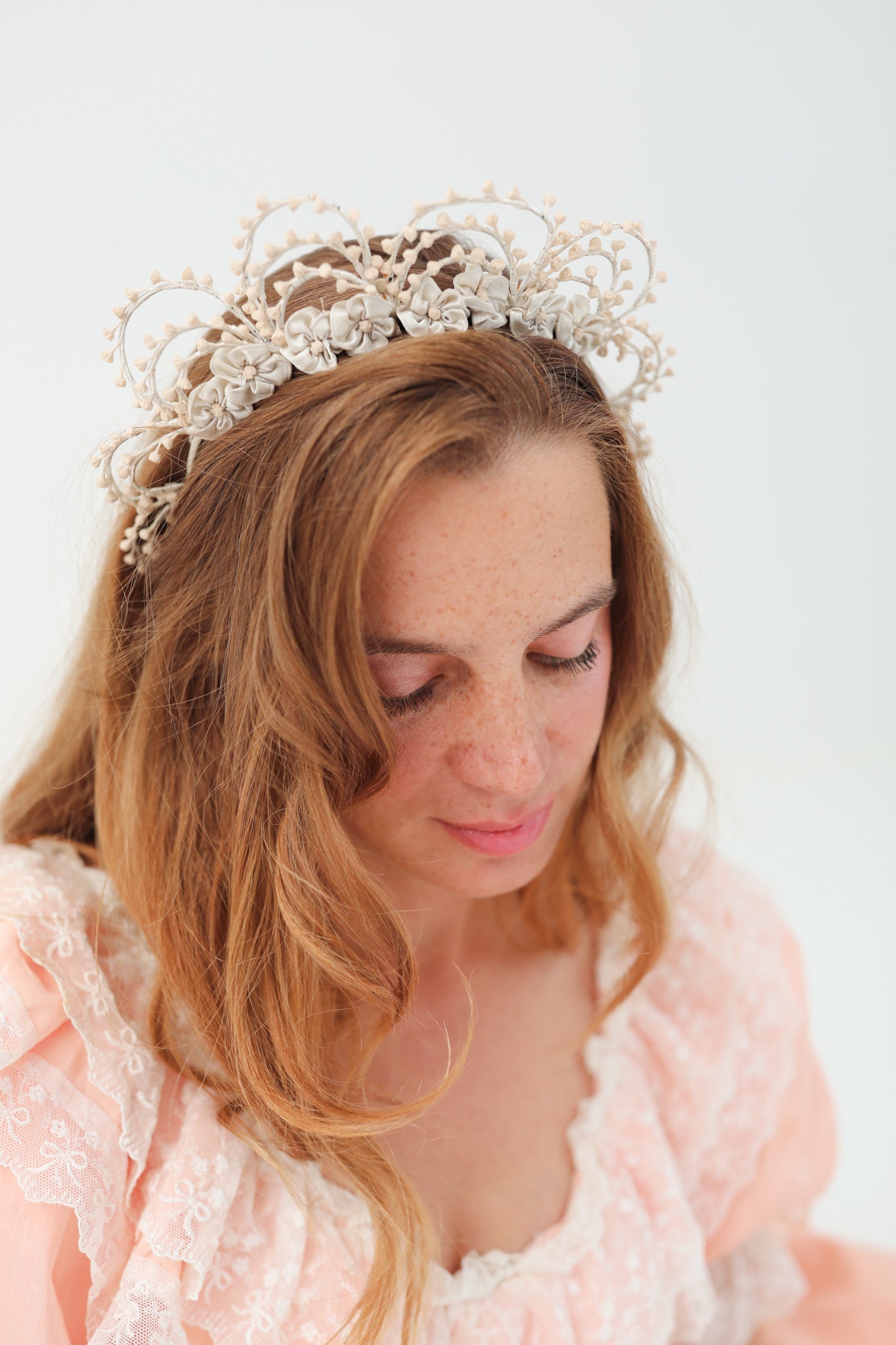 Couronne de Fleurs de Cire à Festons