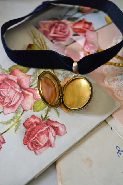 Collier Velours Chocker ras de cou Médaillon victorien