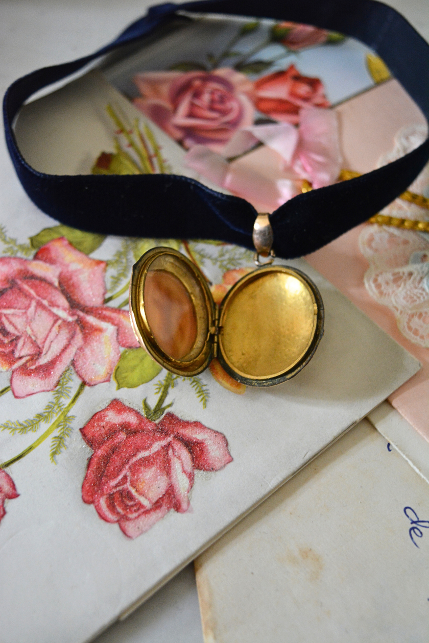 Collier Velours Chocker ras de cou Médaillon victorien