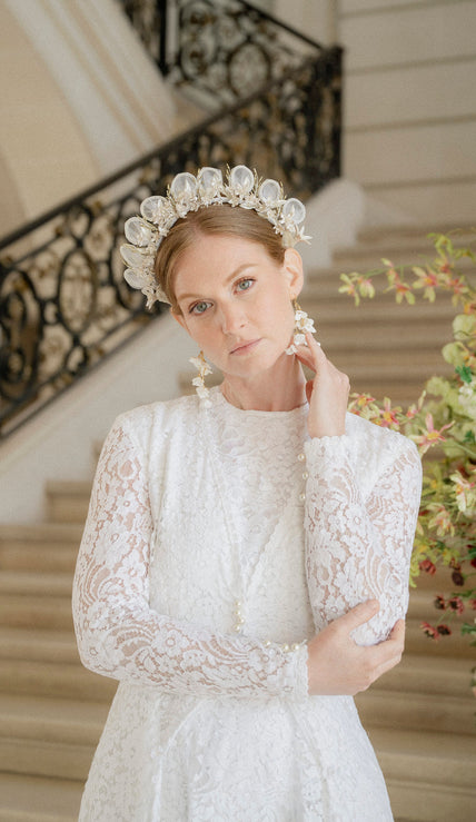 mariée avec couronne fleurs de cire 