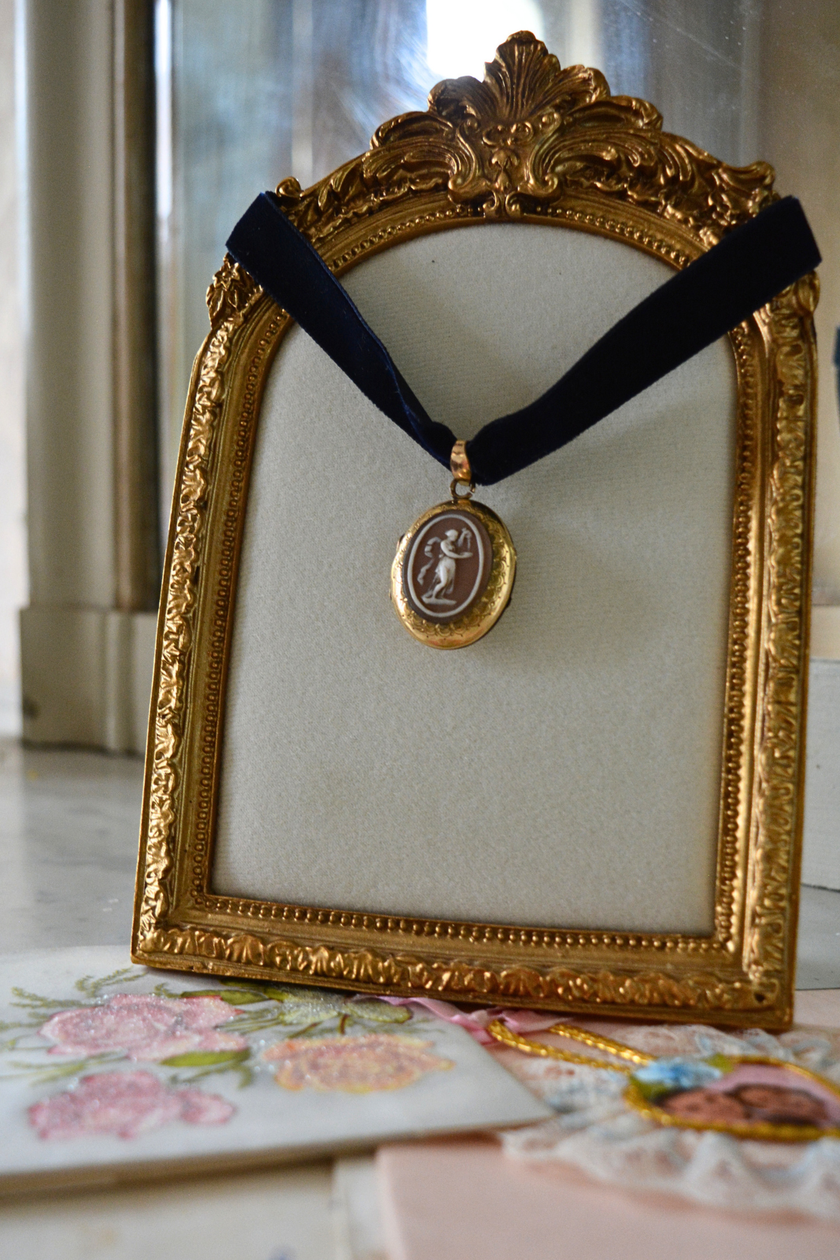 Collier Velours Chocker ras de cou Médaillon victorien