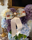 noeud bleu héritage couture avec galons et ruban satin blanc et bouton doré et blanc nacré