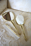 Set de Coiffure Vintage Doré au Portrait Romantique